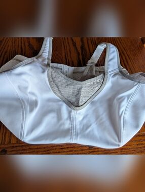 GLAMORISE SPORT BRA SZ 40 G WHITE/ GRAY GREAT SUPPORT NICE CONDITION